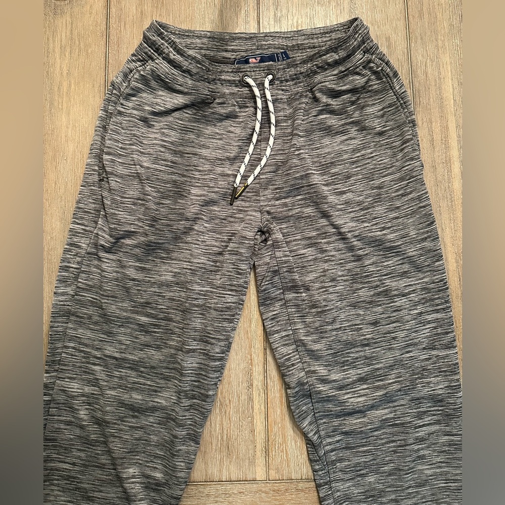 Vineyard Vines Heather Gray Performance Joggers | L (16)